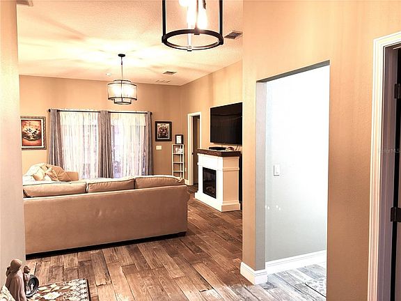 3rd image of 20500 Quinella St