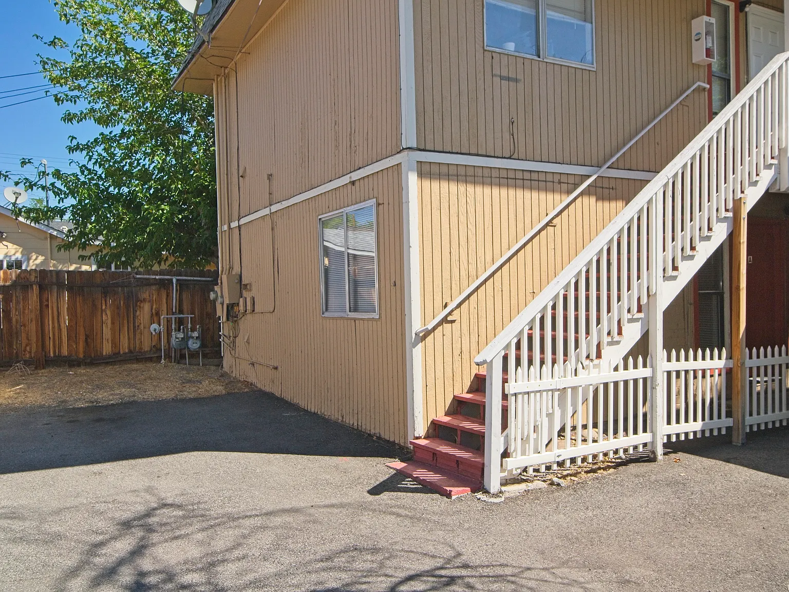 2 bed, 800 sqft, $1,600 — Photo 1