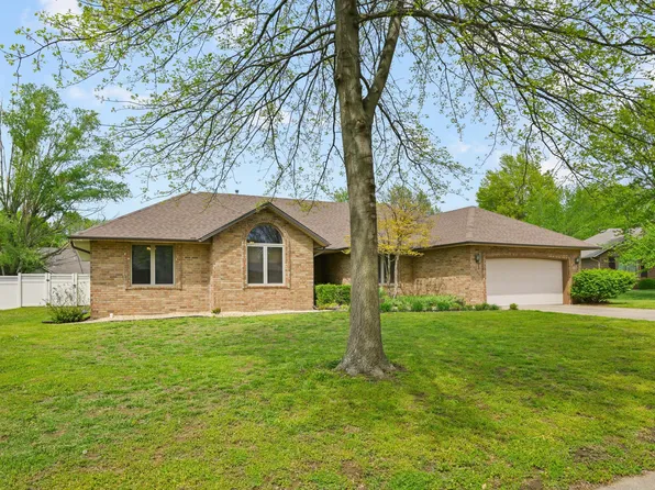 1009 Dewey Short Court, Carthage, MO 64836