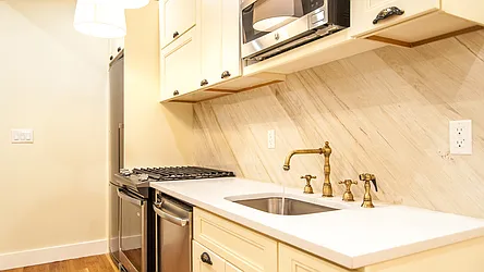 1426 De Kalb Avenue, #4B