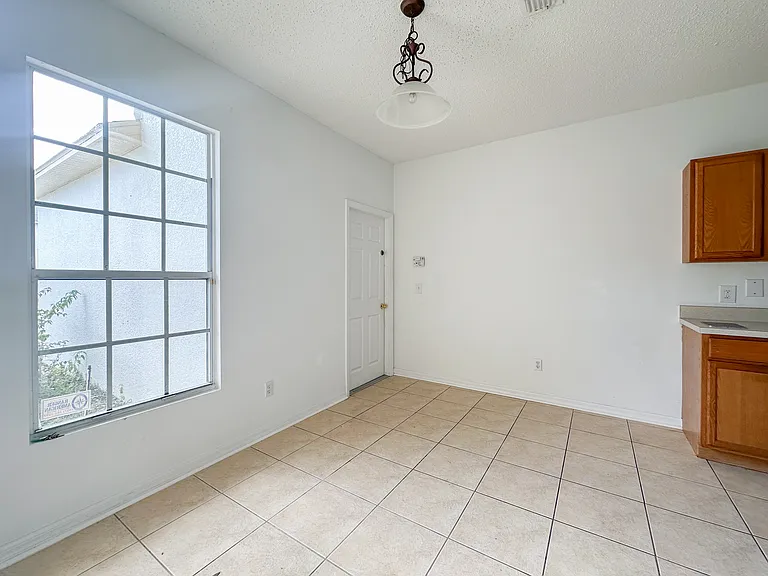 402 Sunset View Dr — Photo 9