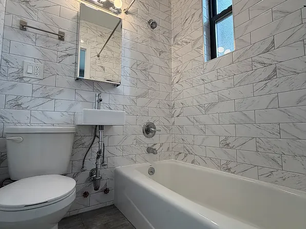 616 Manhattan Ave APT 3R, Brooklyn, NY 11222