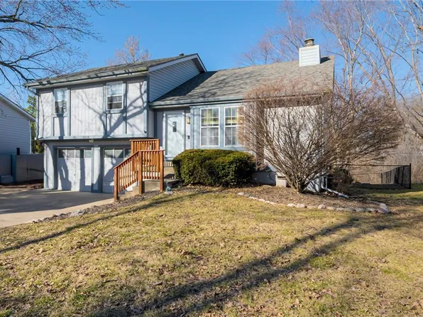 1424 N Mart Way Dr, Olathe, KS 66061