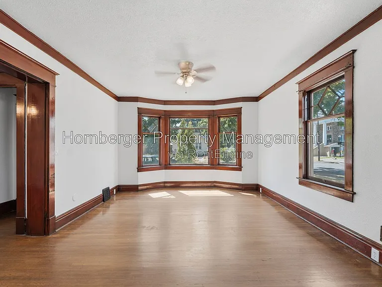 1128 W Spofford Ave — Photo 3