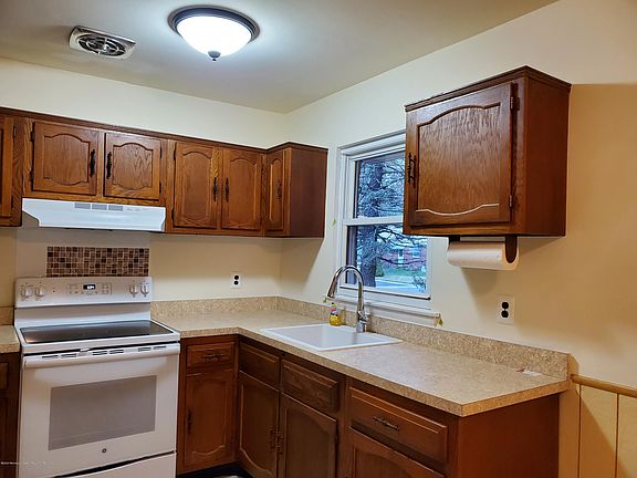 4th image of 9 Monmouth Ln #A