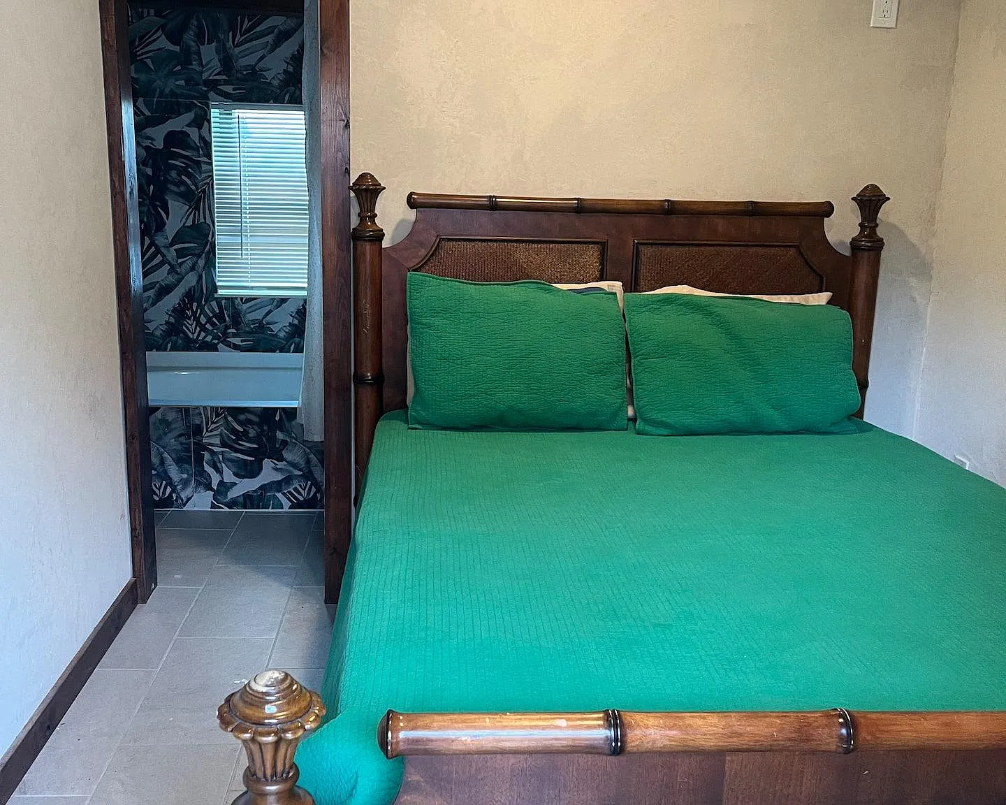 1 bed, 1.0 bath, 400 sqft, $1,979 — Photo 1