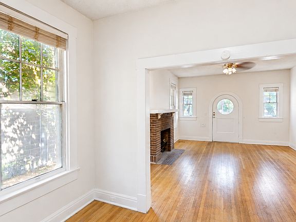 3rd image of 1101 W 22nd 1/2 St