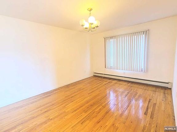 4th image of 261 Highland Ave Floor 2