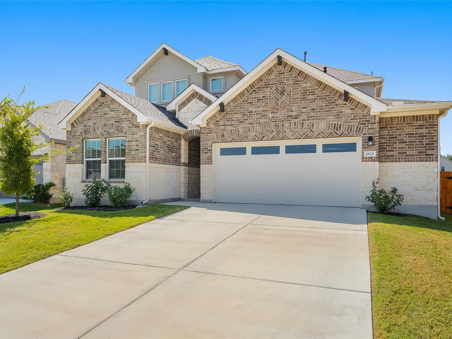 5 bed, 3.0 bath, 2998 sqft, $3,250 — Photo 3