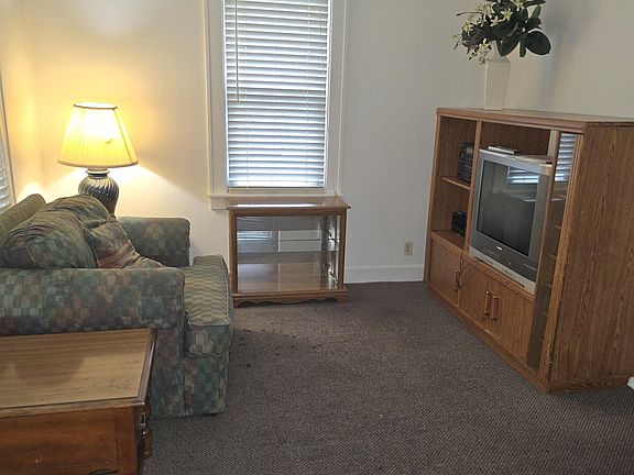 4th image of 706 Oak St