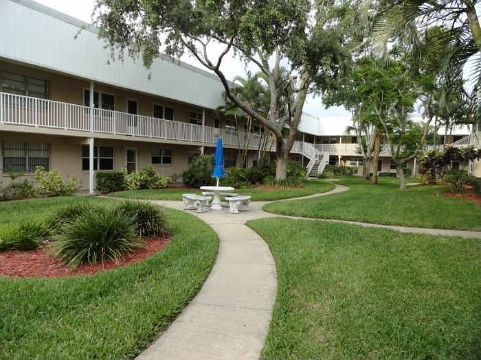 Beautiful First Floor Condo - Move Right In!