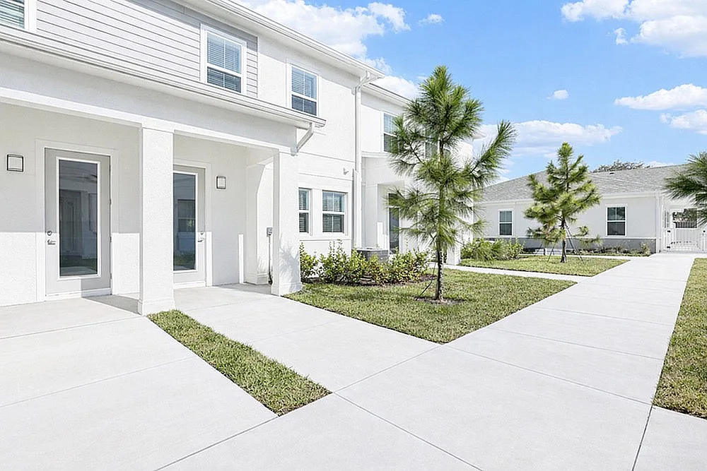 Encanto Isla | Townhomes for Rent — Photo 1