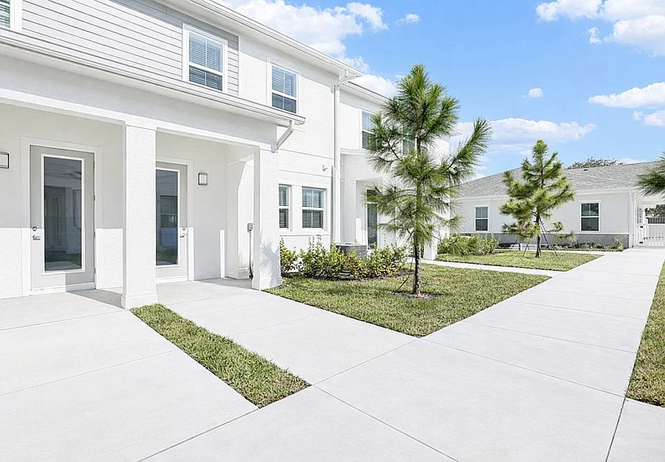 Encanto Isla | Townhomes for Rent