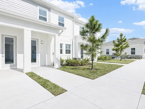 Encanto Isla | Townhomes for Rent