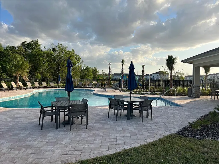 2211 Portrait St — Photo 11