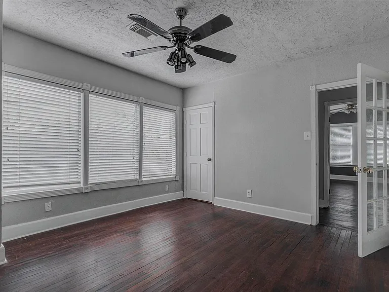 2410 Cleburne St — Photo 16