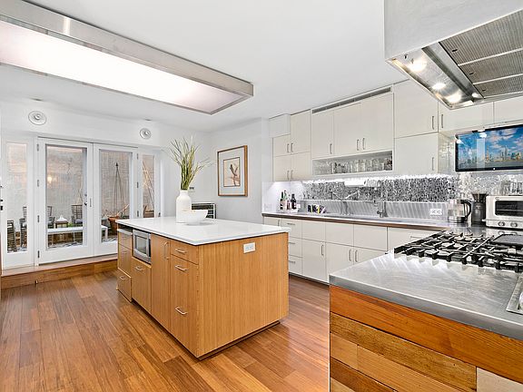 4th image of 2 5th Ave APT 25