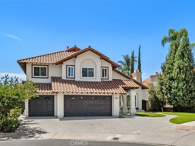 22481 Ivy Rdg — Photo 1
