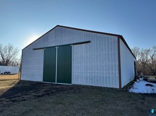 303 S Division Ave, Madison, SD 57042