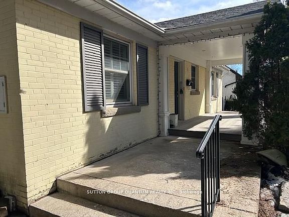 3rd image of 1273 Clarkson Rd N