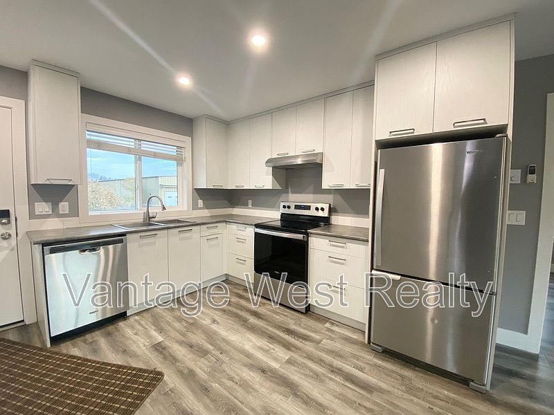 1st image of 729CARRIAG E Bay Ave