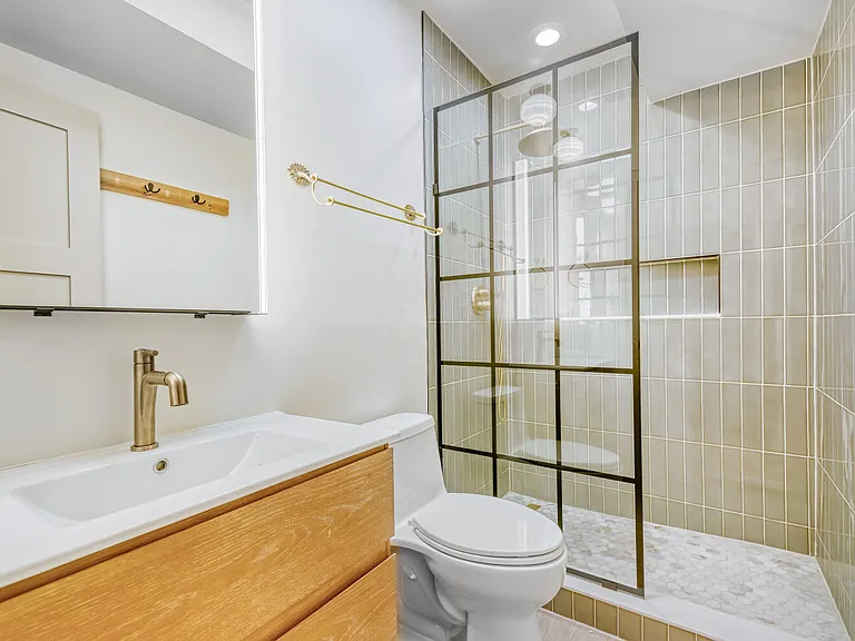 2704 W Argyle St #G — Photo 7