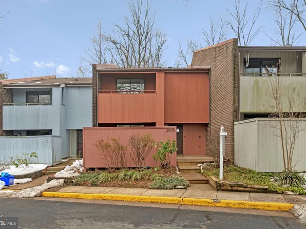 2005 Wethersfield Ct, Reston, VA 20191