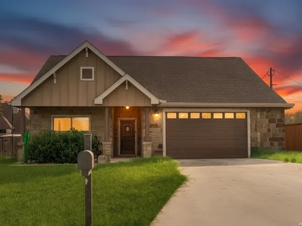 108 Ridgecrest, Floresville, TX 78114