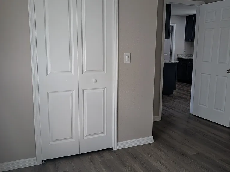 811 Hills St — Photo 9