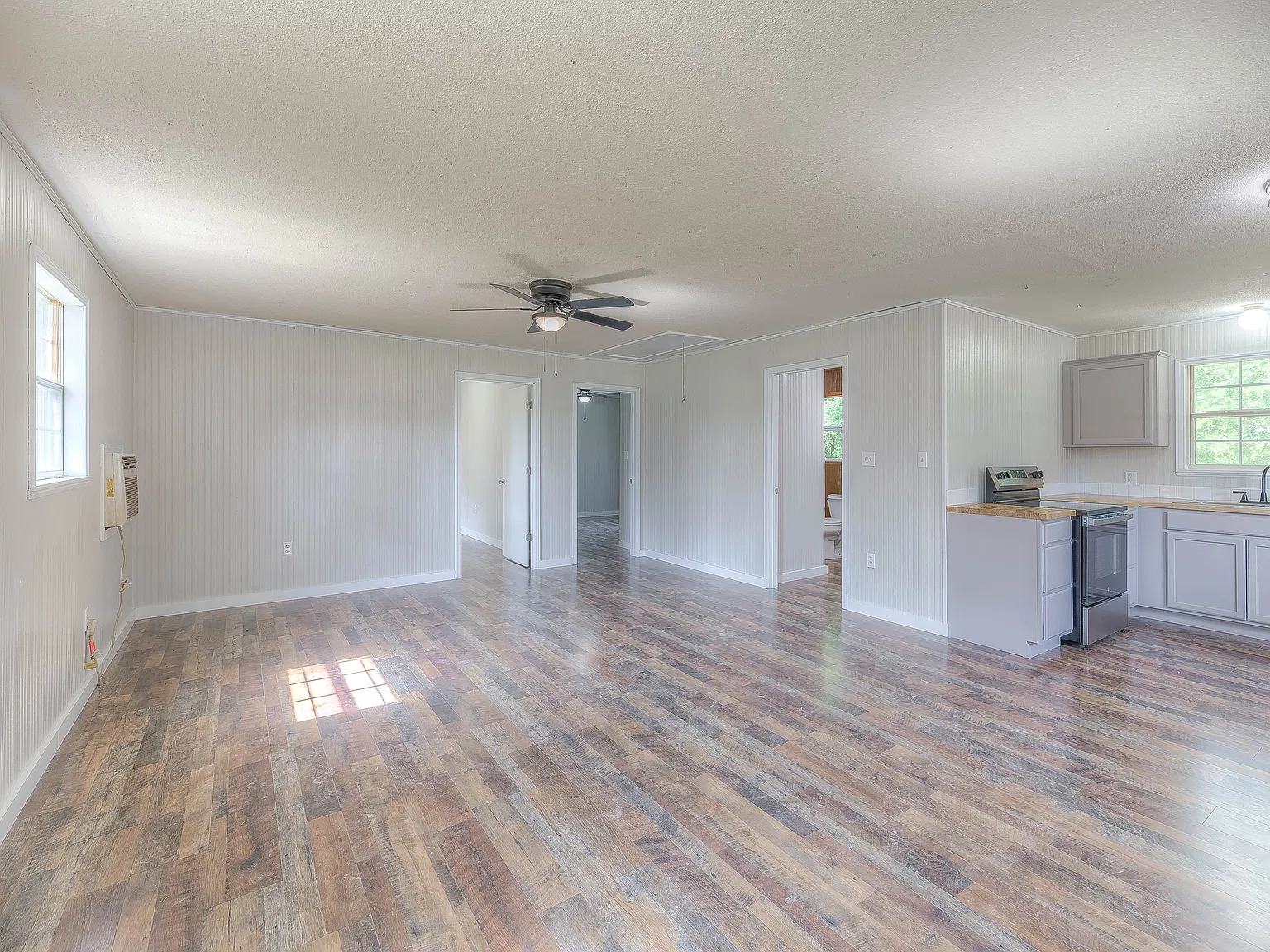 E Sherwood - 415 - 1 — Photo 2