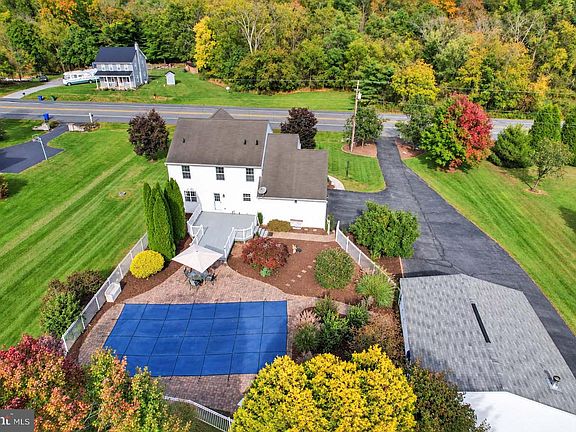 3rd image of 1163 Lewisberry Rd