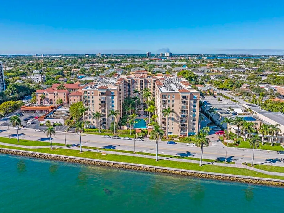 1801 N Flagler Dr #930