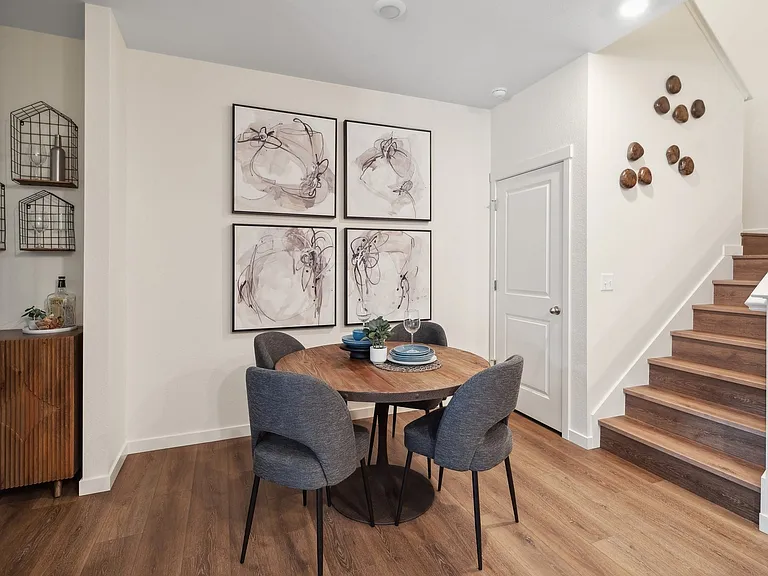 Creekside Townhomes Dining Area