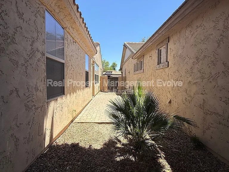 3454 E Constitution Dr — Photo 23