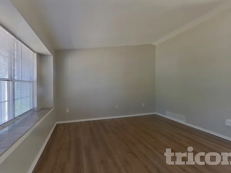 17662 Ponderosa Ave — Photo 2