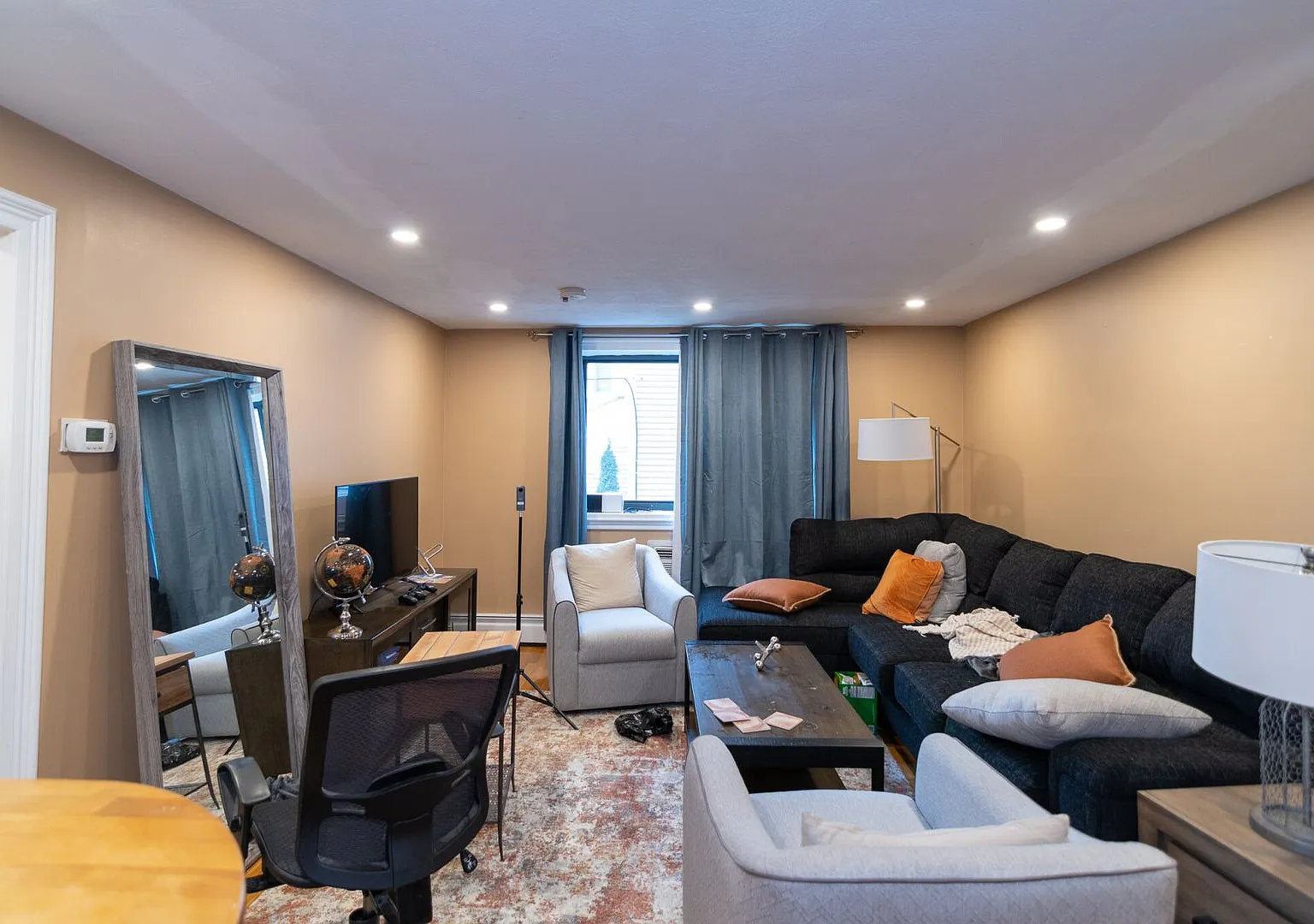 Avl NOW No Fee! Spacious 1BR near Packard's Corner, BU, with AC! — Photo 4
