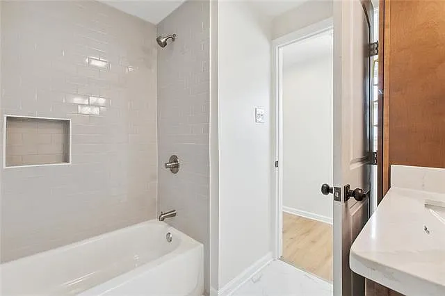 725 Macarthur Ave — Photo 13