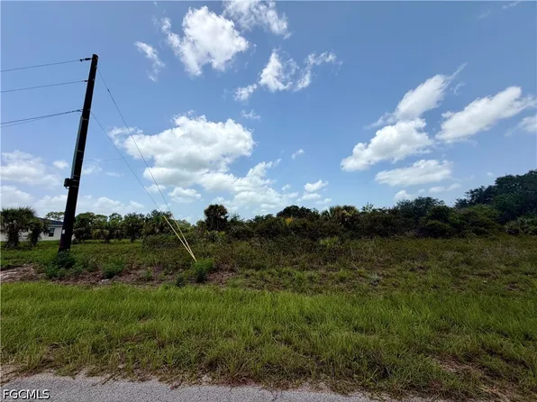 216 Moonlight Ln, Labelle, FL 33935