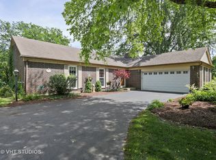 885 Georgetowne Ln, Barrington, IL 60010