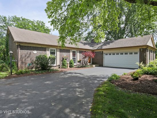 885 Georgetowne Ln, Barrington, IL 60010