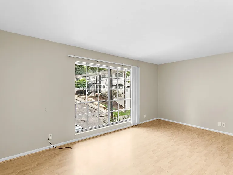 Clairview Apartments — Photo 7