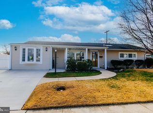 72 Thornridge Dr, Levittown, PA