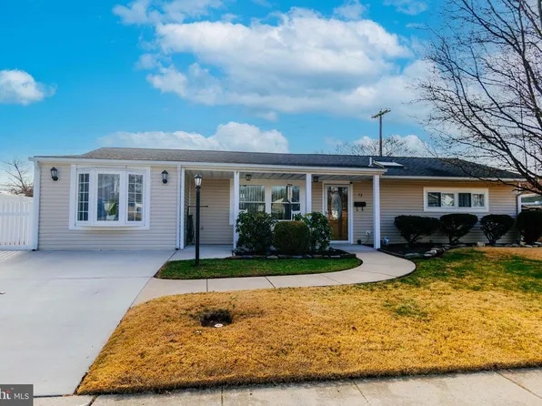 72 Thornridge Dr, Levittown, PA 19054