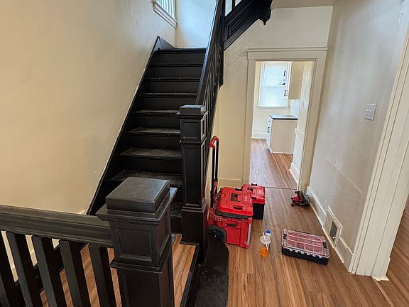 3rd image of 830 Roll St