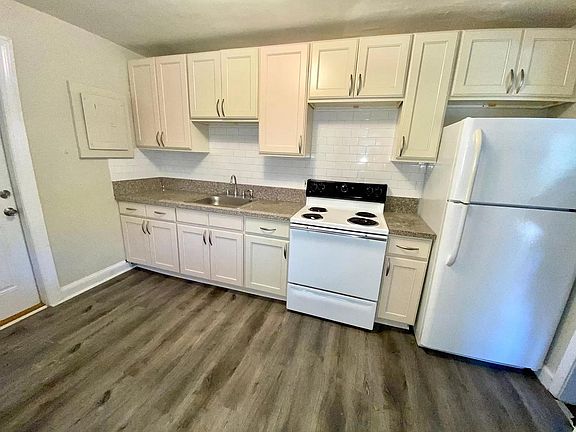 4th image of 924 McCormick St