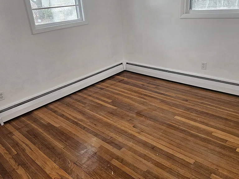 348 Leslie Dr — Photo 9