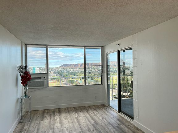 Main Living Area with Lanai Access