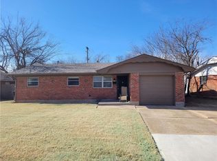 305 S Dallas Ave, Moore, OK 73160