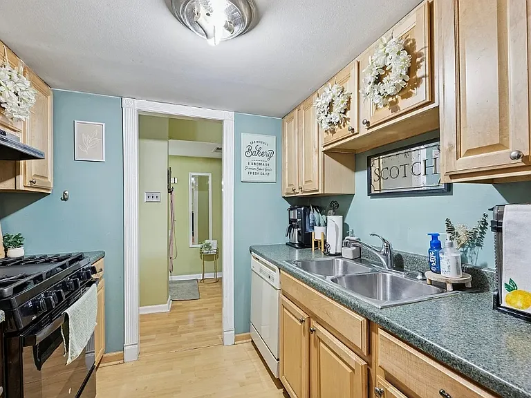 3750 Clarendon Ave #5 — Photo 3