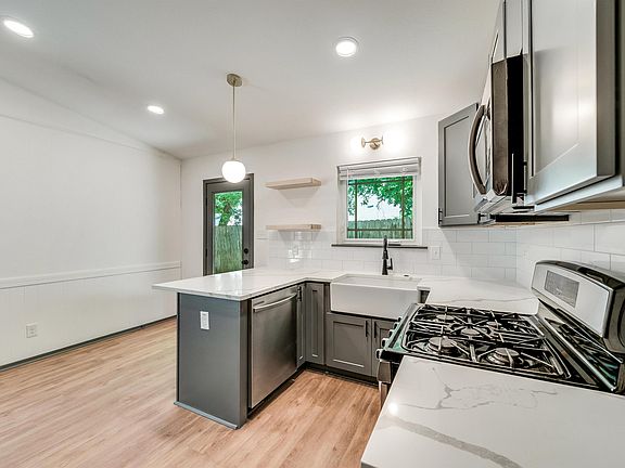 3rd image of 1807 Blue Crest Dr #B